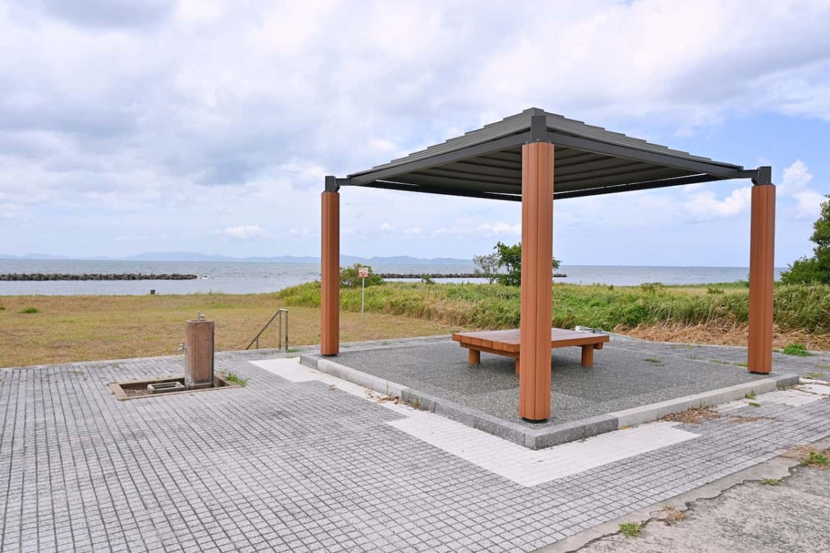 鳥取県米子市淀江町にある『今津海岸』の東屋