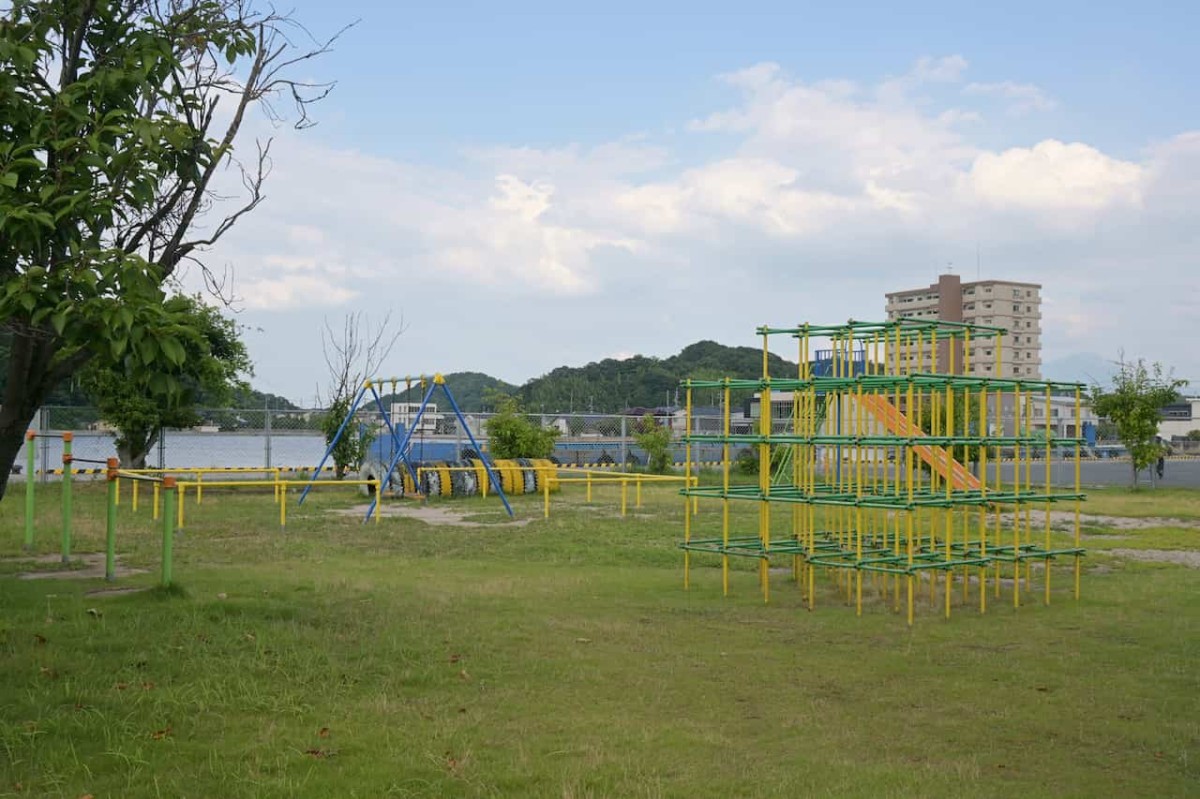 島根県安来市にある『とかみ児童遊園』の遊具