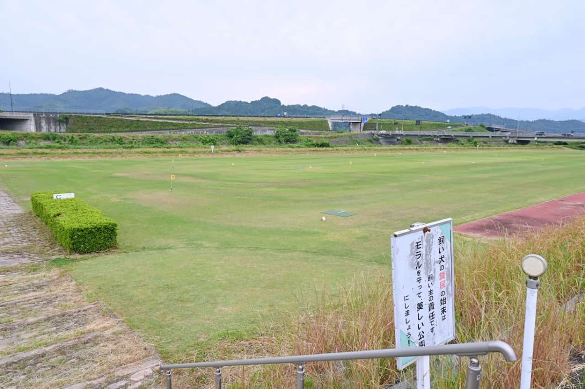 鳥取県八頭郡八頭町にある『八東川水辺プラザ河川公園』のグラウンド・ゴルフ場