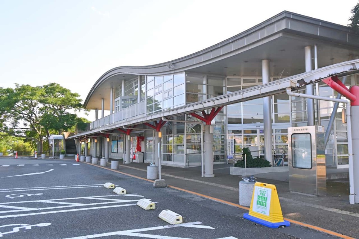 島根県松江市にある『道の駅秋鹿なぎさ公園』の外観