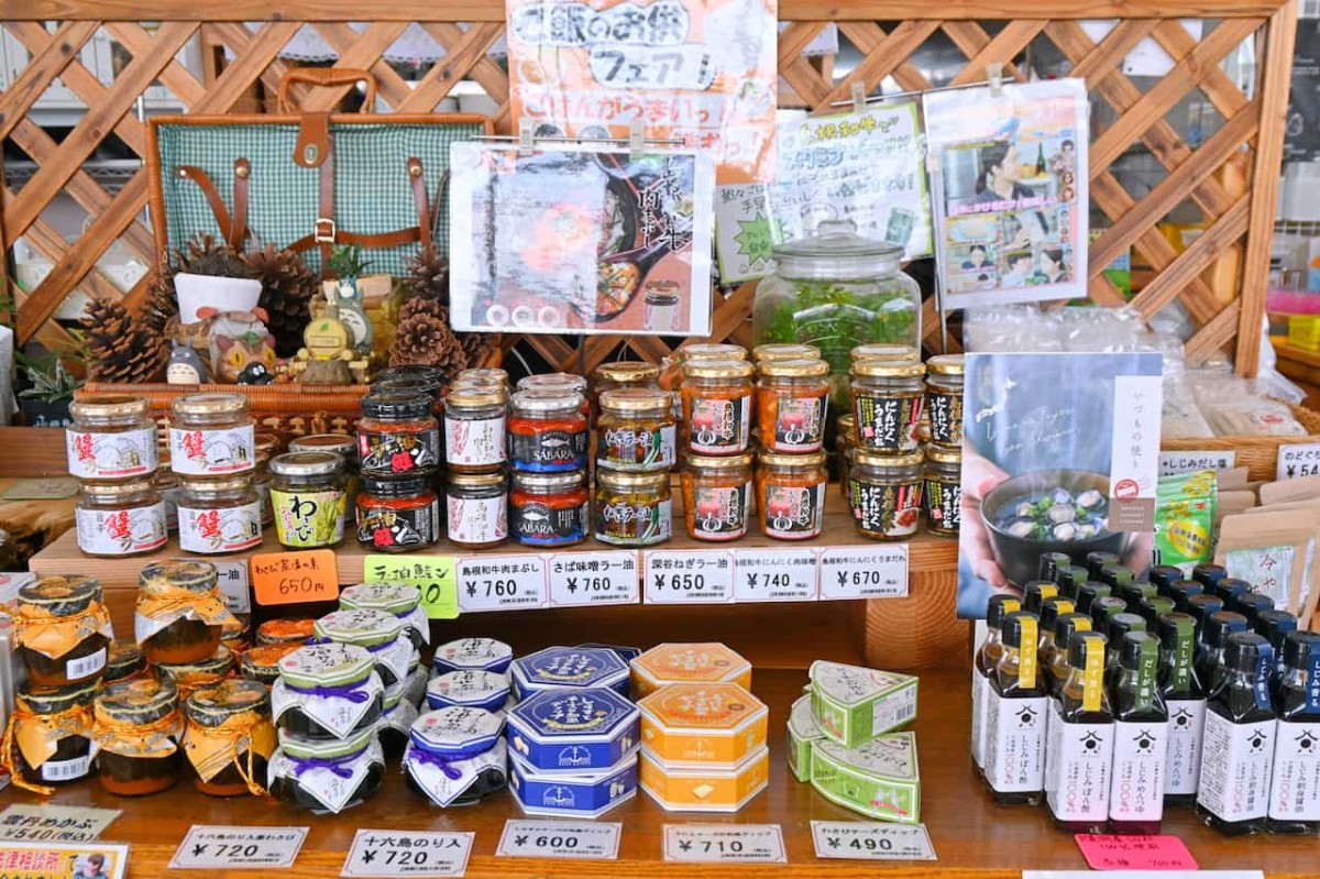 島根県松江市にある『カフェレストフォーシーズン』の店内の土産売り場
