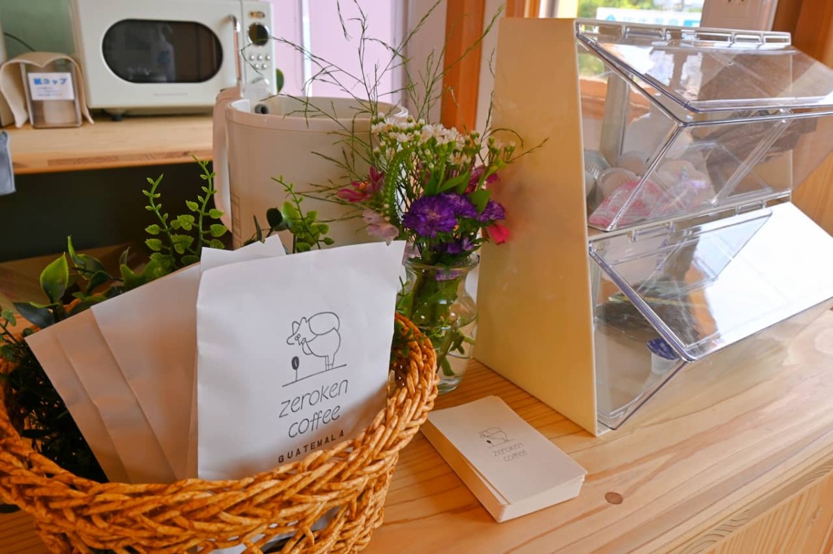 鳥取県米子市にある『おもちゃ屋SUN』のくつろぎスペースに併設されたキッチン