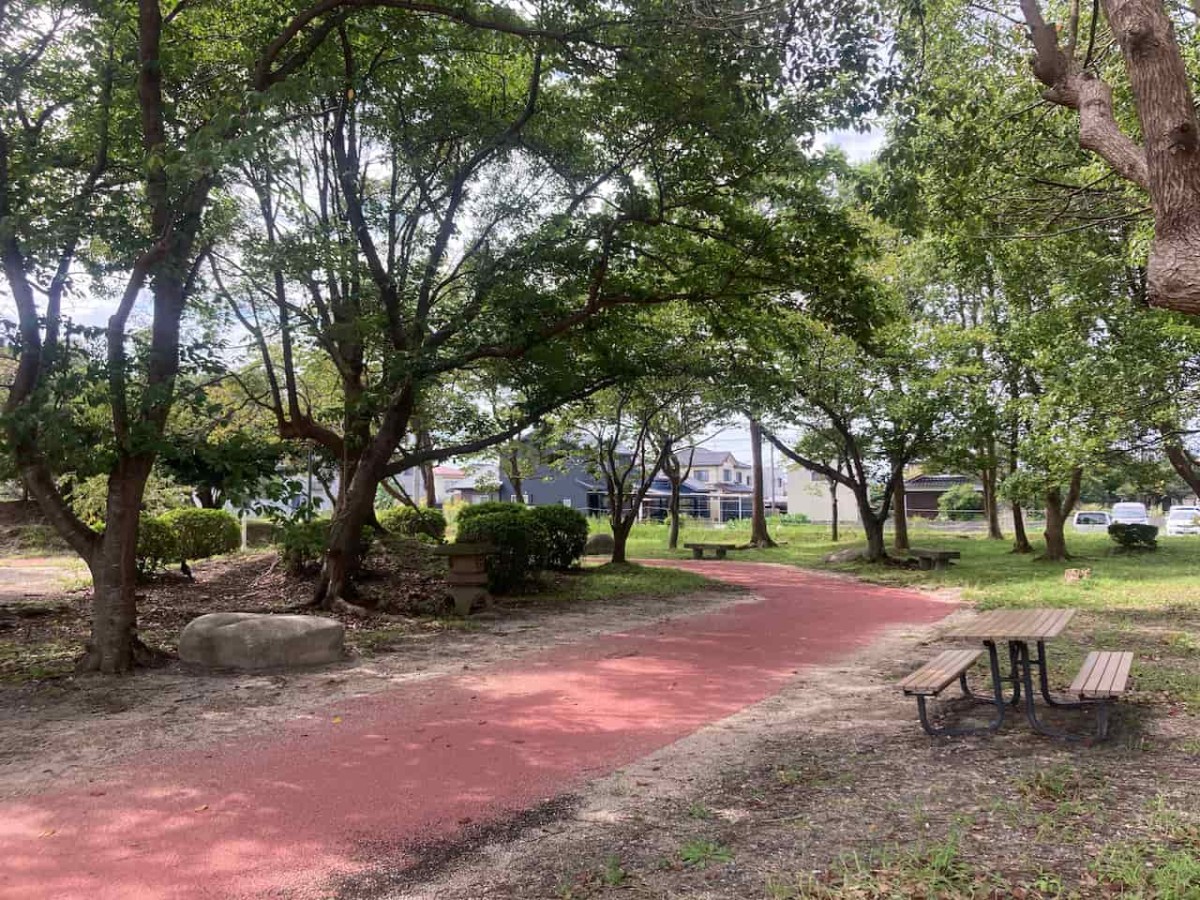 鳥取県境港市にある『境中央公園』の歩道