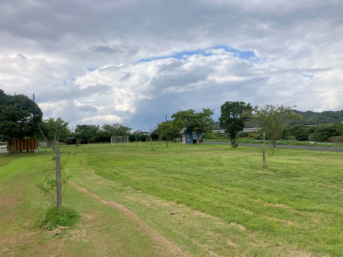 鳥取県岩美郡岩美町にある『三角芝生広場』