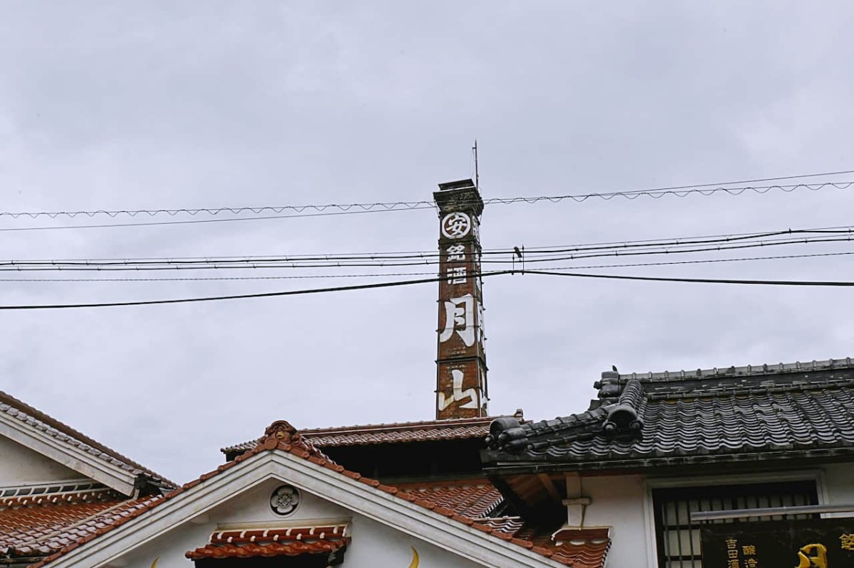 島根県安来市の吉田酒造の煙突