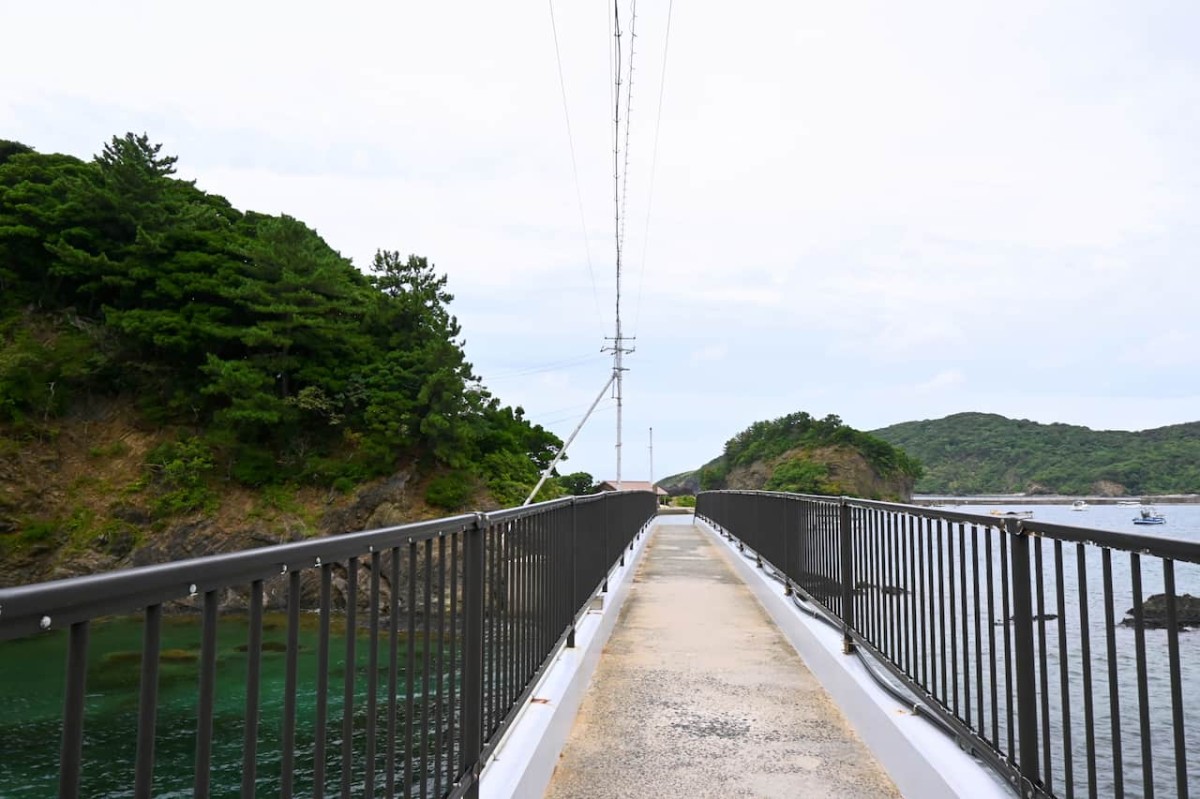 島根県松江市にある桂島キャンプ場と本土を繋ぐ歩道橋