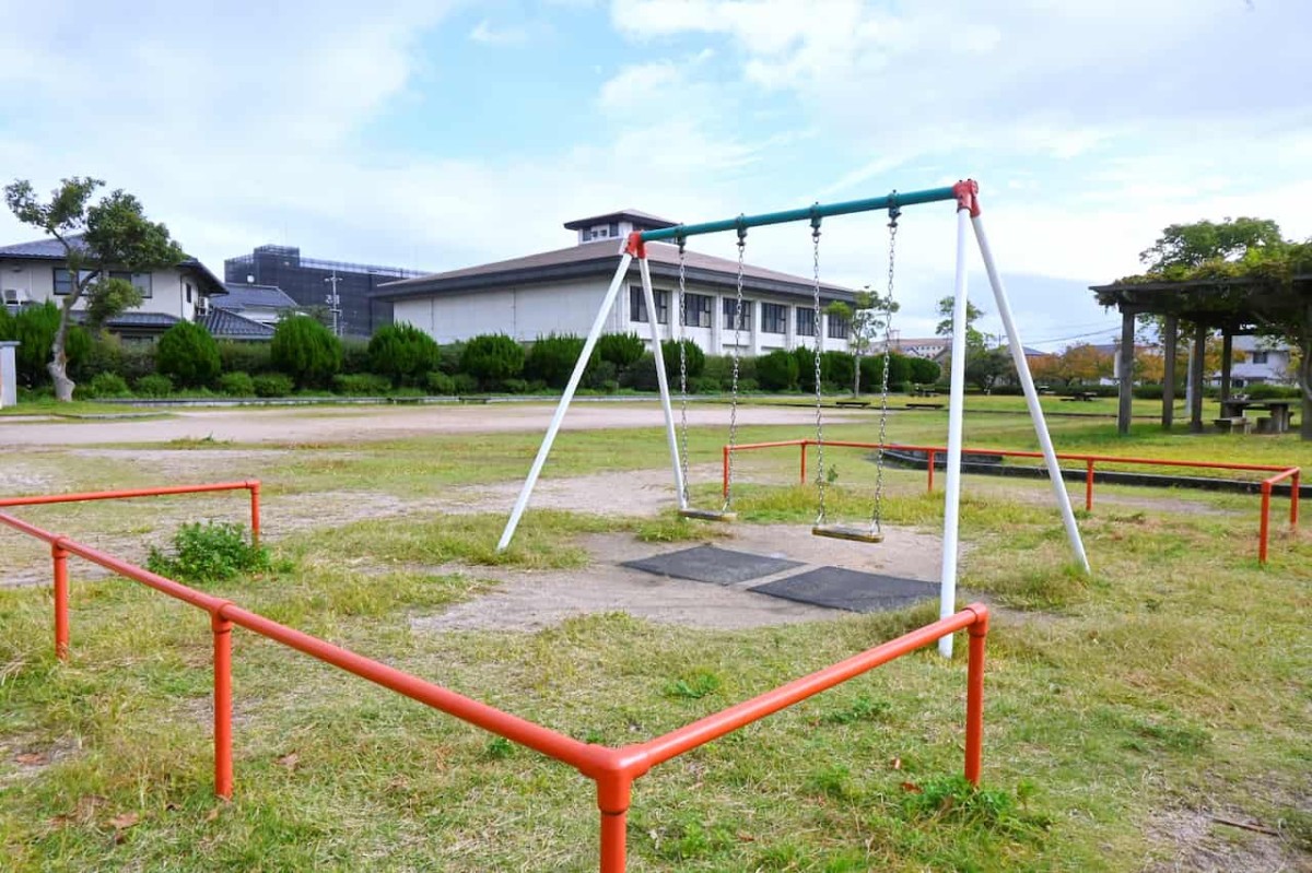 鳥取県米子市にある『福生東公園』のブランコ