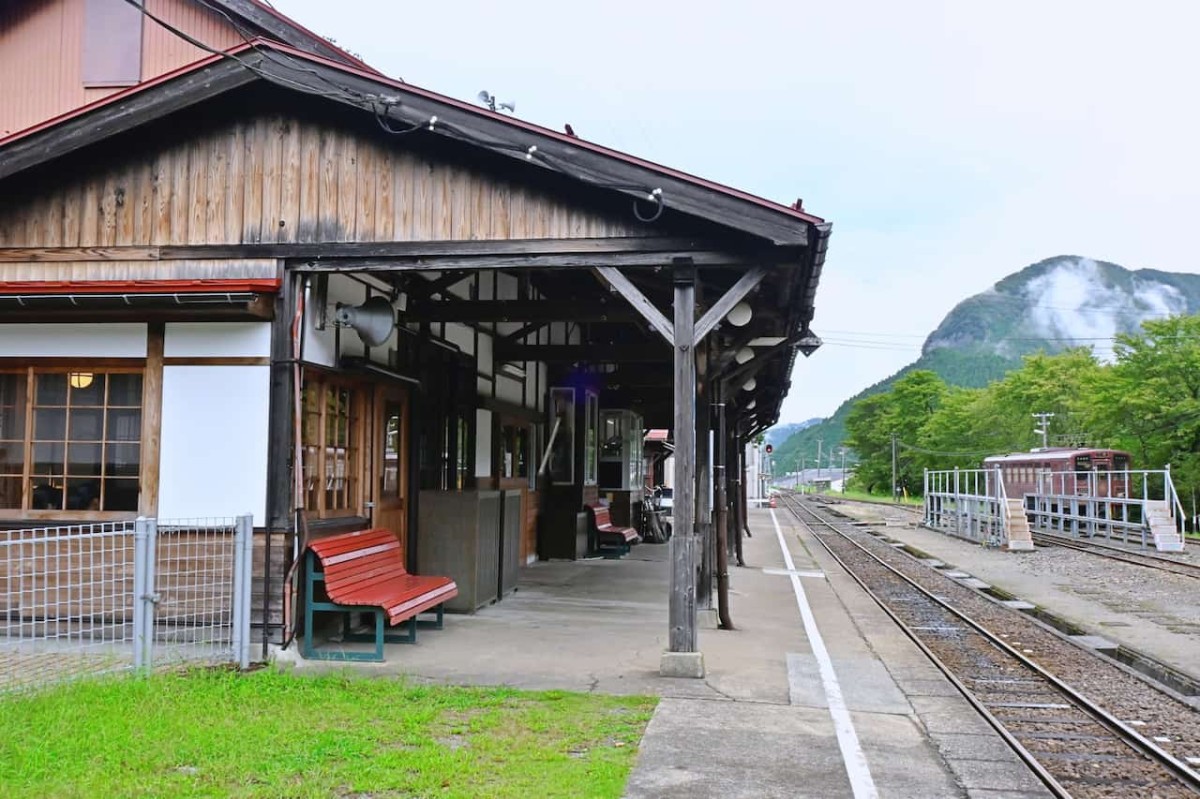 鳥取県八頭郡若桜町にある『若桜駅』のホーム