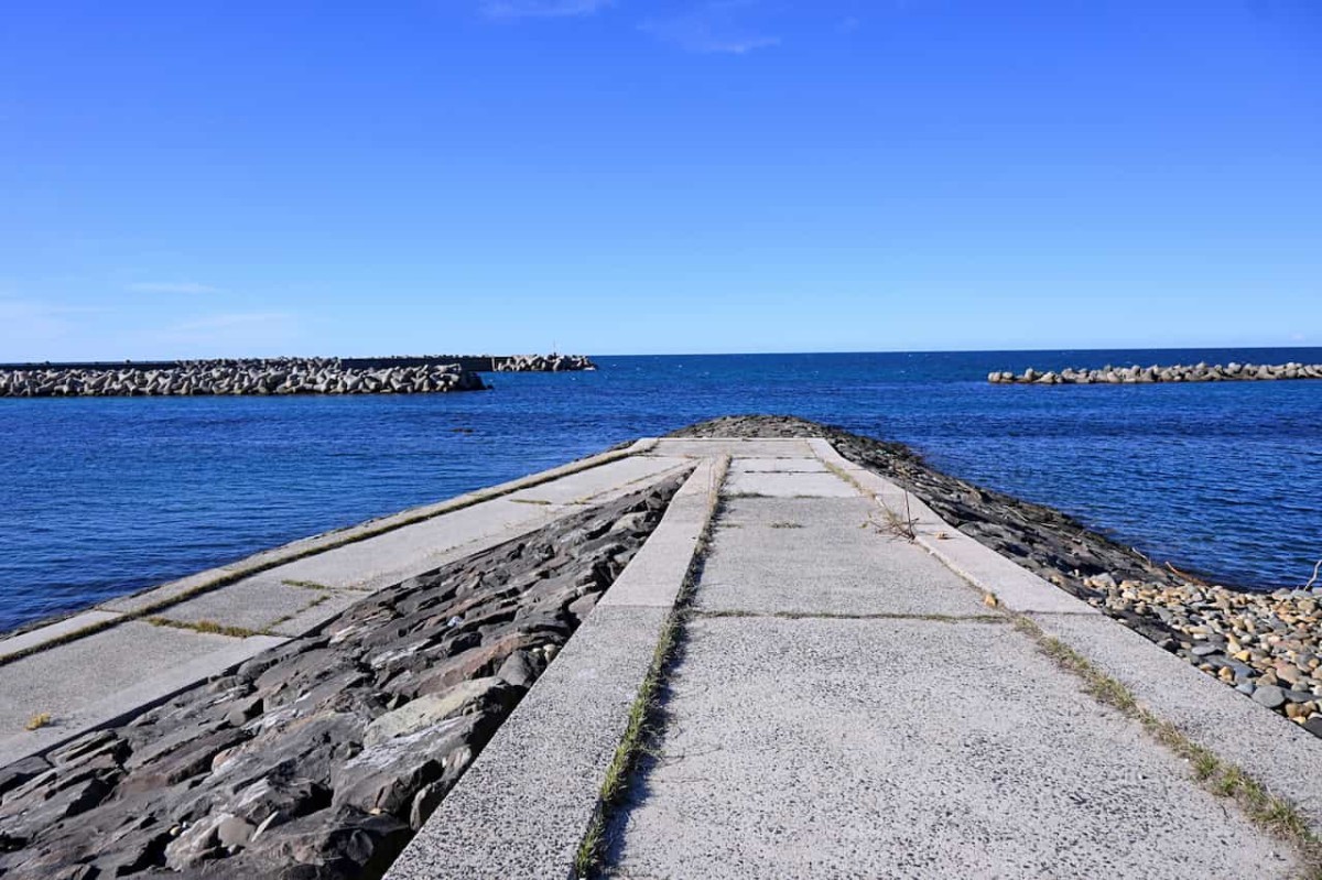 島根県出雲市にある『田儀港海岸公園』内の様子