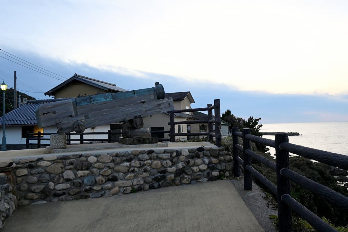 島根県出雲市にある『手引ヶ浦台場公園』にある大砲のレプリカ