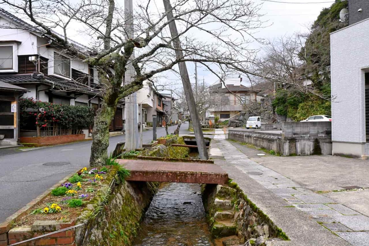 鳥取県鳥取市にある吉岡温泉の様子