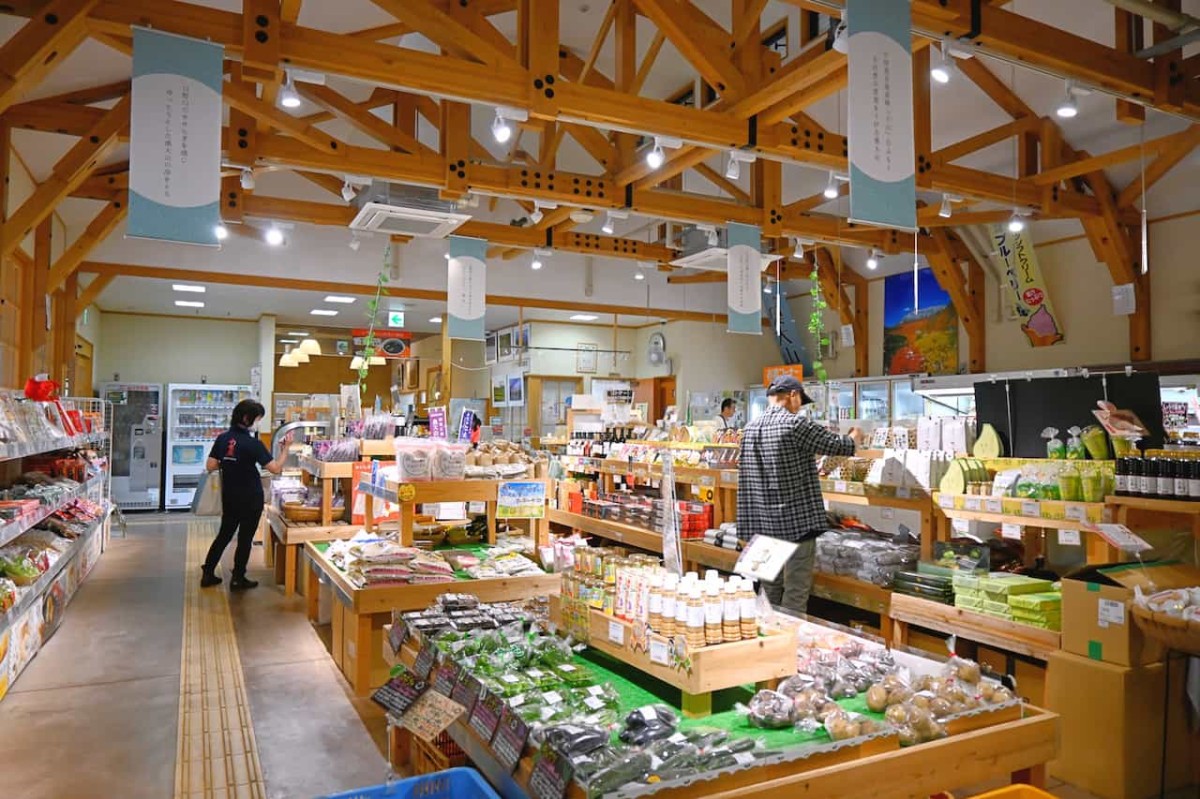 鳥取県江府町にある『道の駅奥大山』の店内