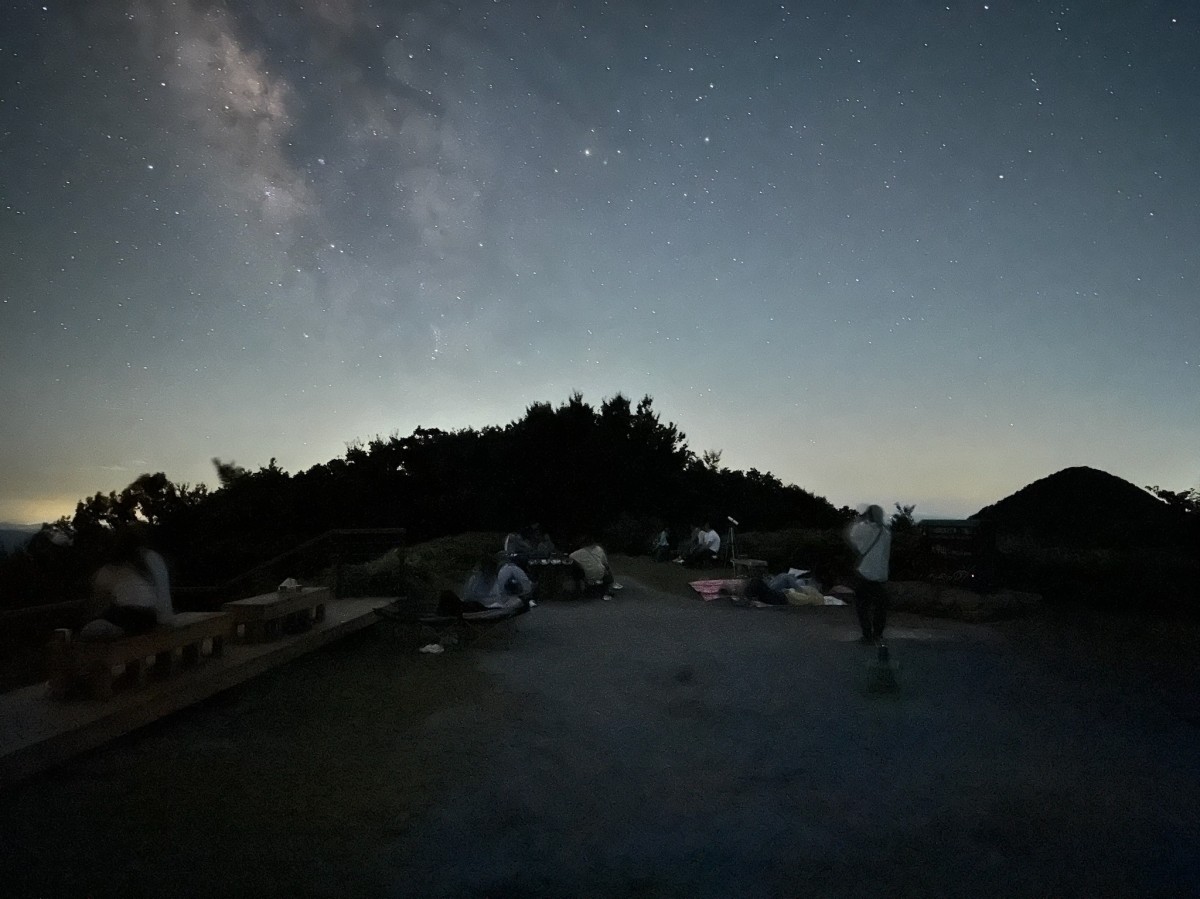 三瓶山の山頂から見る星空