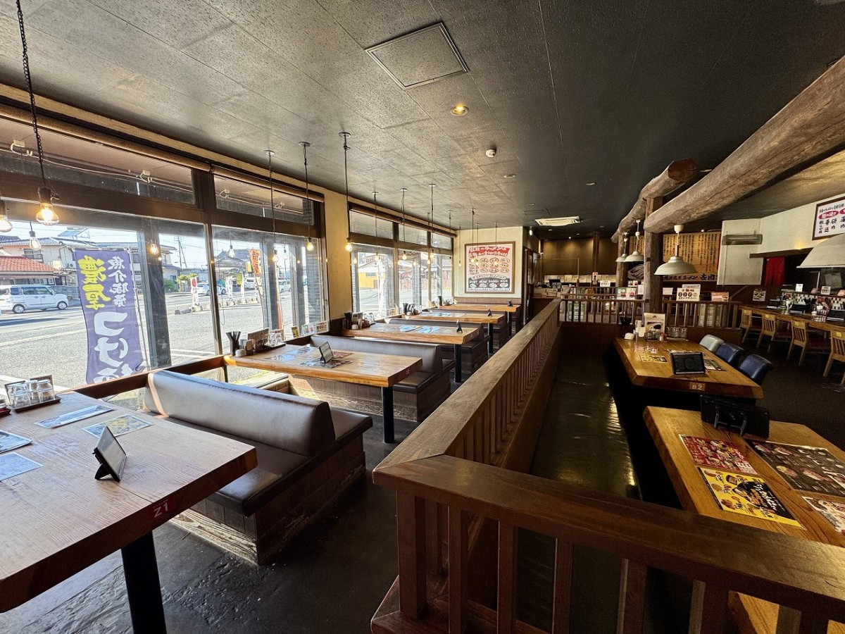 鳥取県米子市にある『鉄板ステーキ食堂 京の肉奉行』の店内