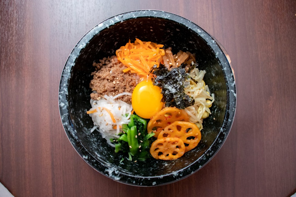 島根県松江市にオープンした韓国料理店『コリアンダイニングタルパム』の料理