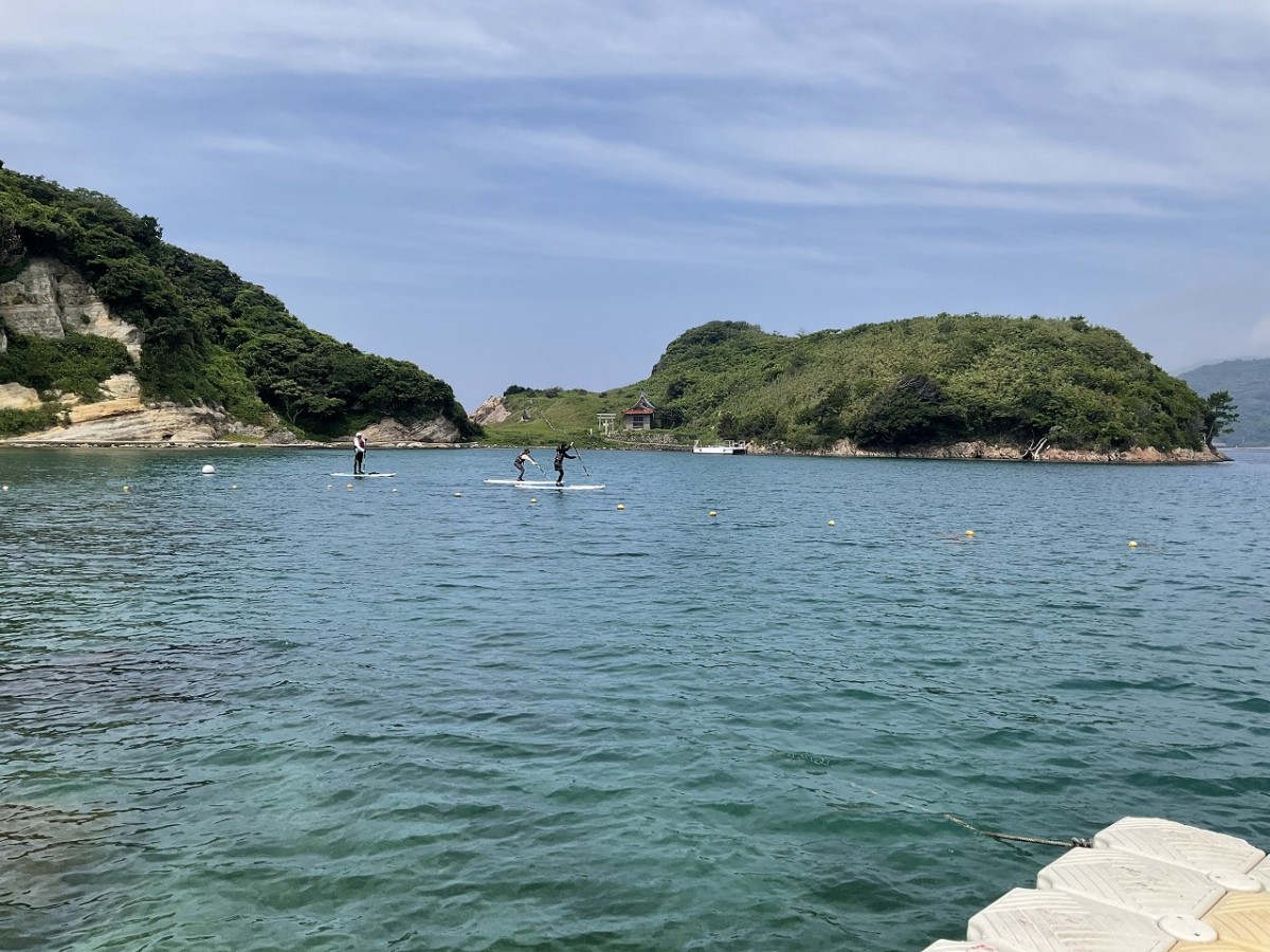 島根県知夫村の人気海水浴場『渡津海水浴場』の景観