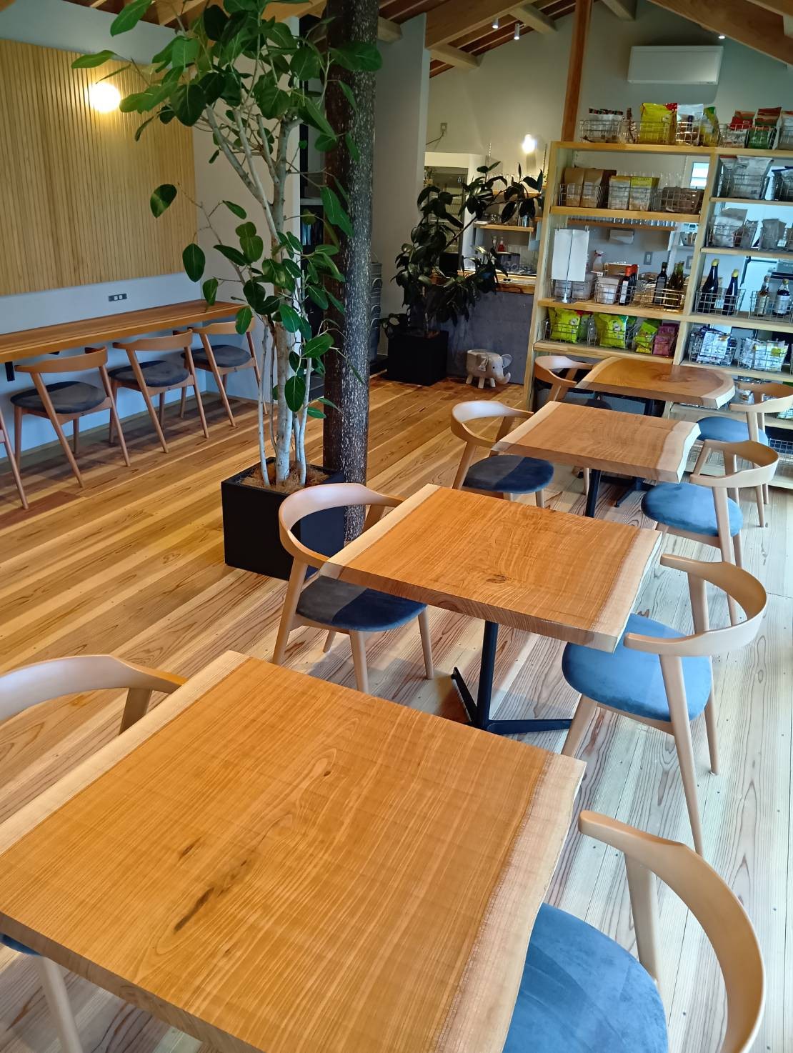 島根県出雲市にオープンしたカフェ『Minkle（ミンクル）』の店内の様子