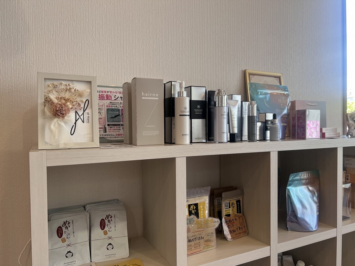 島根県松江市にオープンした美容サロン『beauty salon at-Naru  (ビューティーサロンアットナル)』の店内の様子