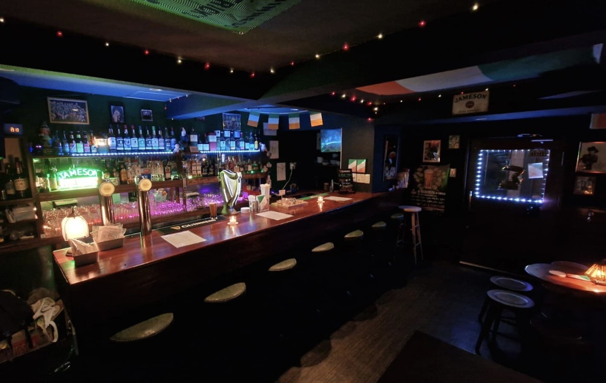 鳥取県米子市にオープンしたアイリッシュバー『THE SHED』の店内の様子