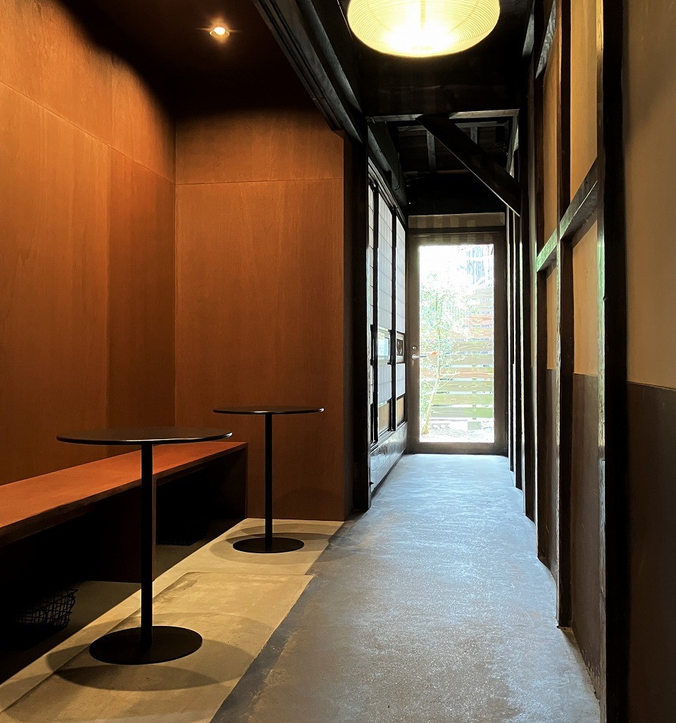 島根県出雲市大社町に移転した自家焙煎コーヒー店『BLANKS』の店内の様子