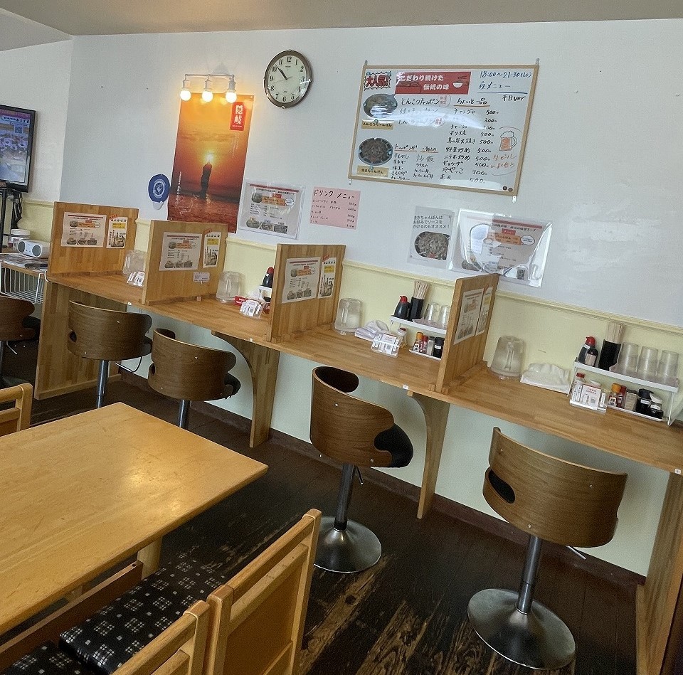 鳥取県米子市に移転オープンした『隠岐ちゃんぽんライトハウス』の店内の様子
