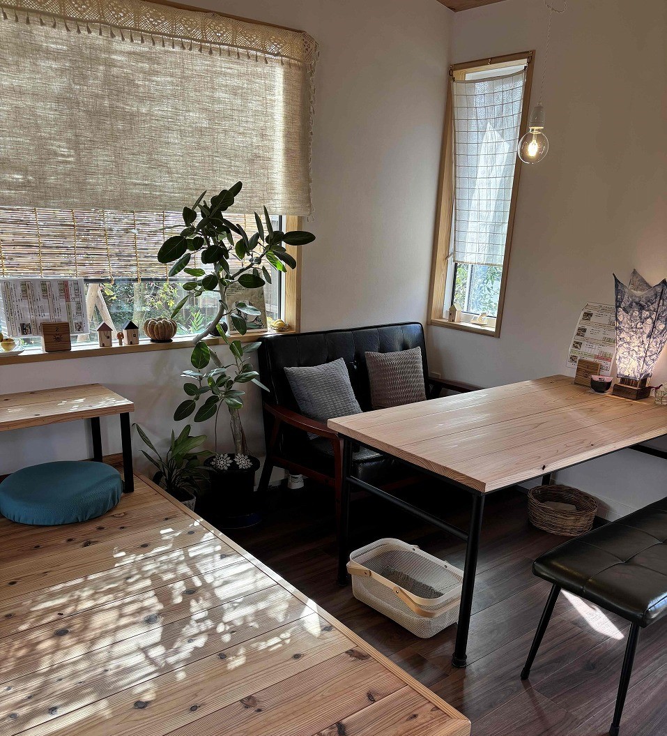 鳥取県境港市にオープンした『お庭カフェbriller』の店内の様子