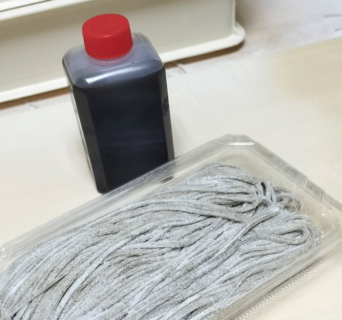 鳥取県米子市に移転オープンした手打ちそば専門店『手打ちみかも』の持ち帰りメニュー