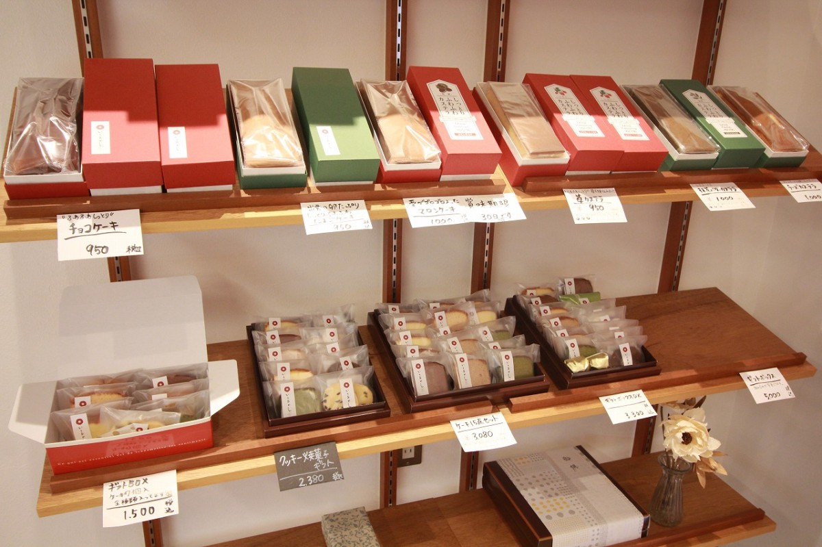 島根県出雲市にあるスイーツショップ『いとおかし』の店内の様子