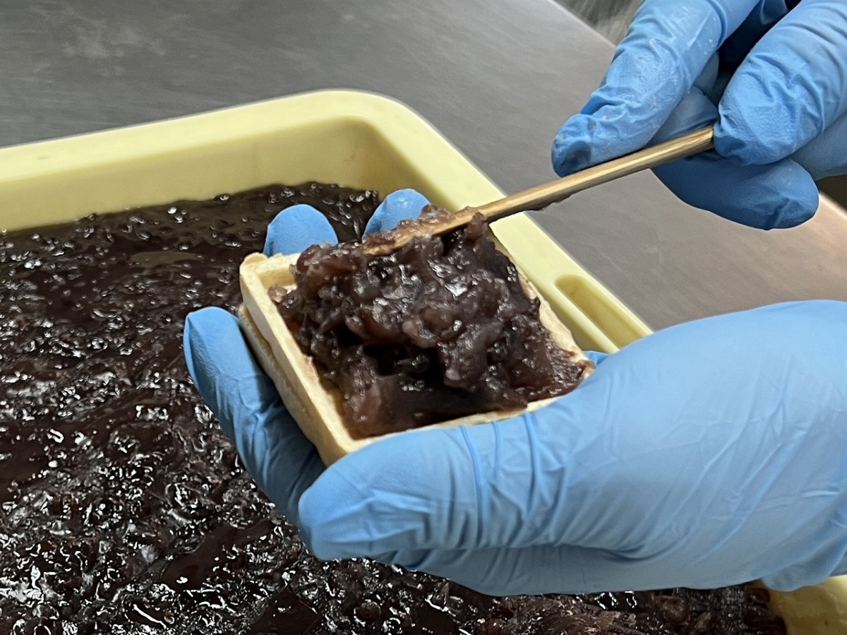 島根県出雲市にある和菓子処『馬庭開運堂』の製造風景