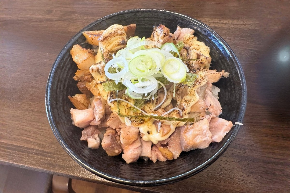 島根県出雲市にあるラーメン店『らぁ麺 げんてつ』の「チャーシュー丼」