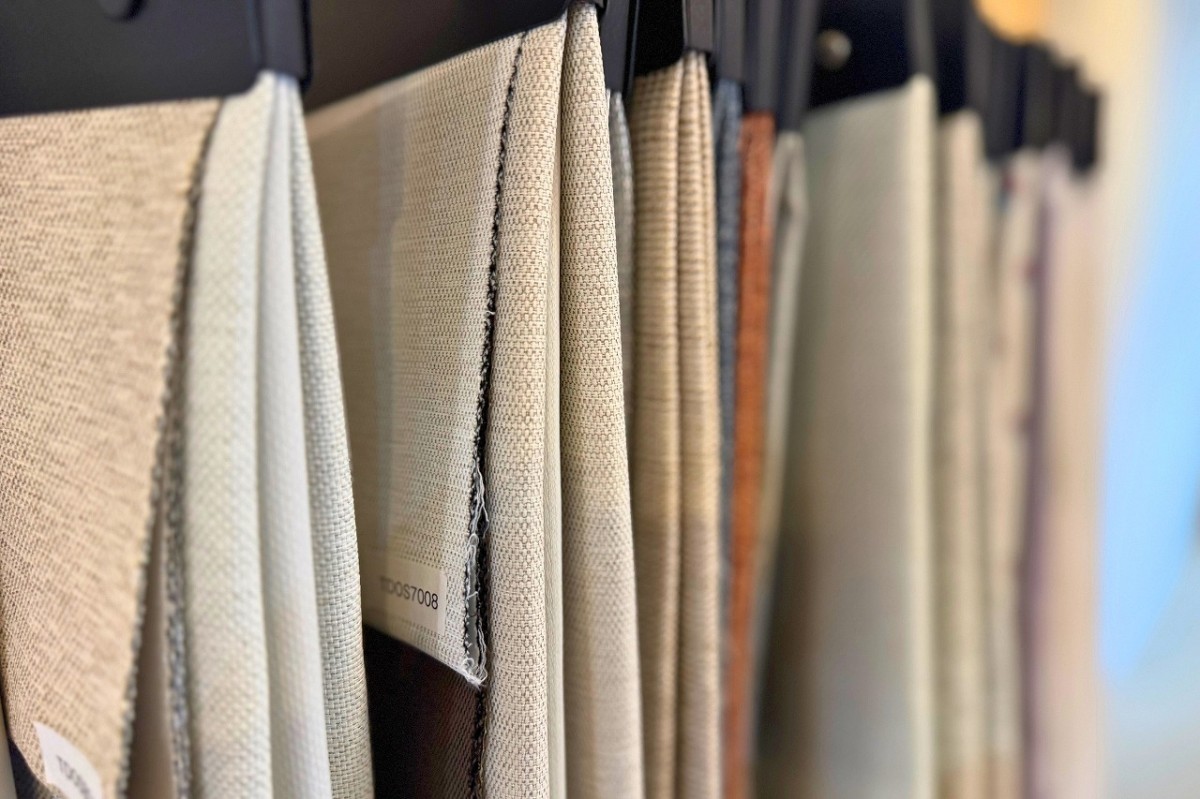 島根県出雲市「本町商店街」に移転したインテリアショップ『ニューインテリア』の店内の様子