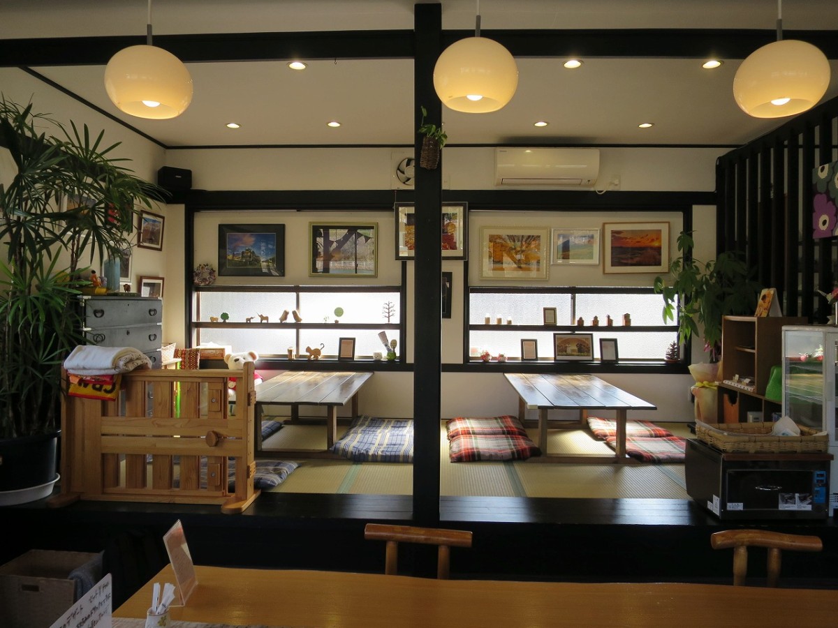 島根県松江市にある『カフェこだま』の店内の様子