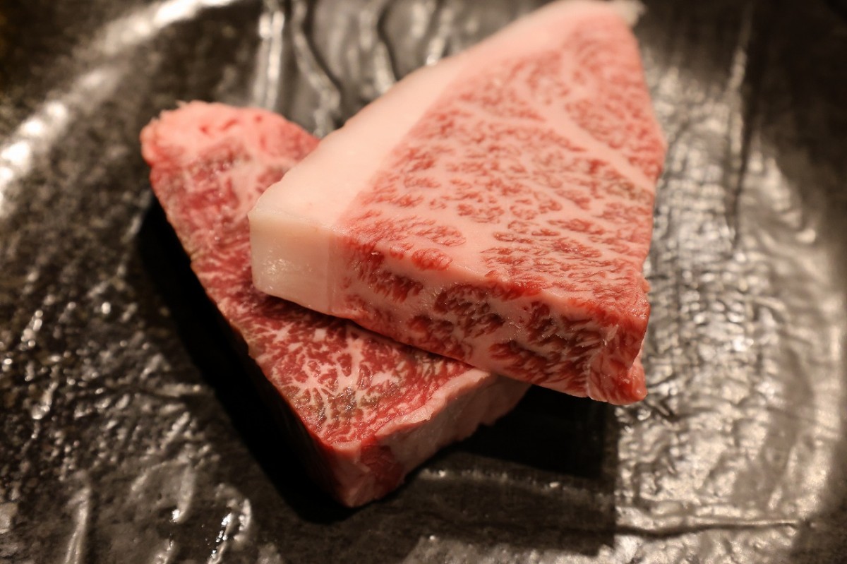 鳥取県鳥取市にある『和牛ステーキ 千里』のステーキ肉