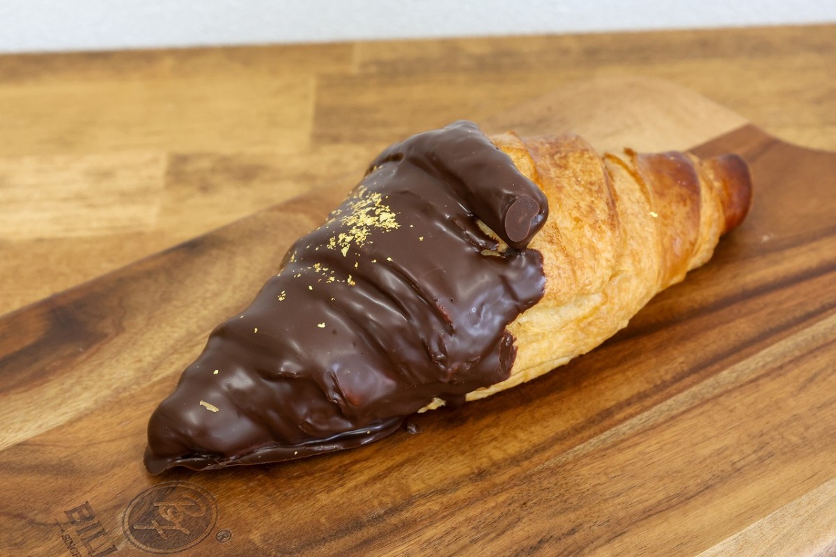 鳥取県米子市にあるクロワッサン専門店『100日だけのチョコクロワッサン by TonyBake 鳥取米子店』のチョコクロワッサン