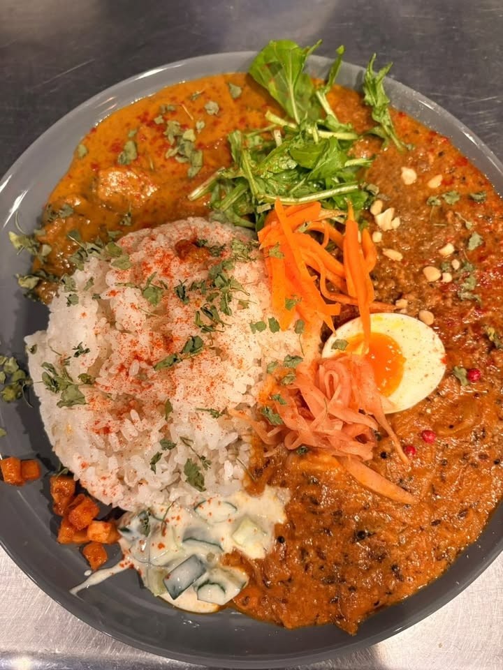 島根県松江市にオープンしたカレー店『紺屋カレー』のカレー