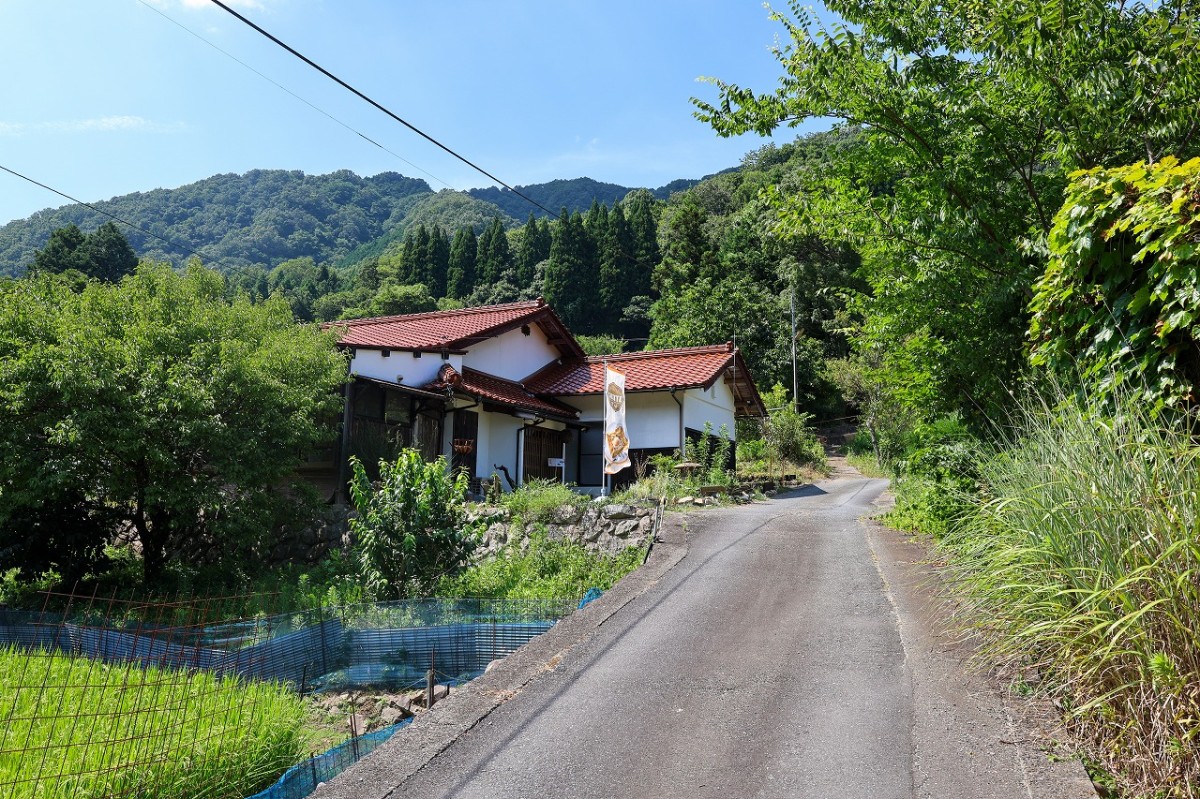 島根県美郷町にある古民家カフェ『MOMOJU Garden（モモジュガーデン）』の外観