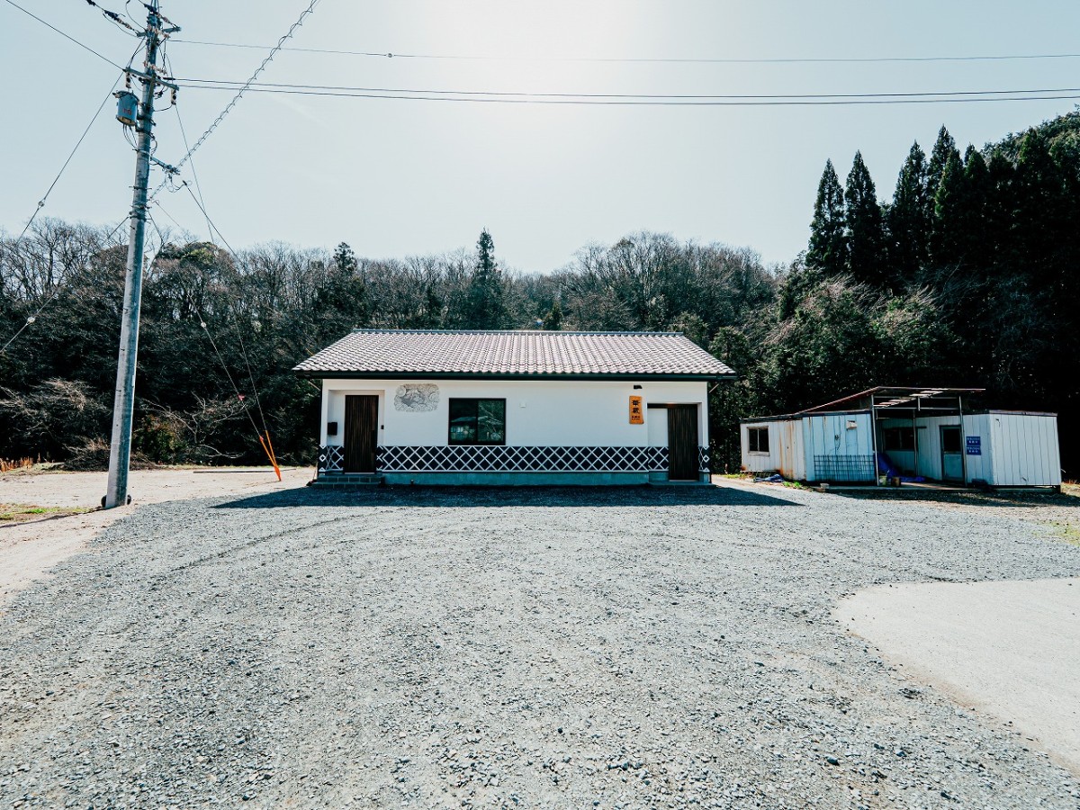 島根県美郷町にあるカフェ食堂『華蔵』の外観