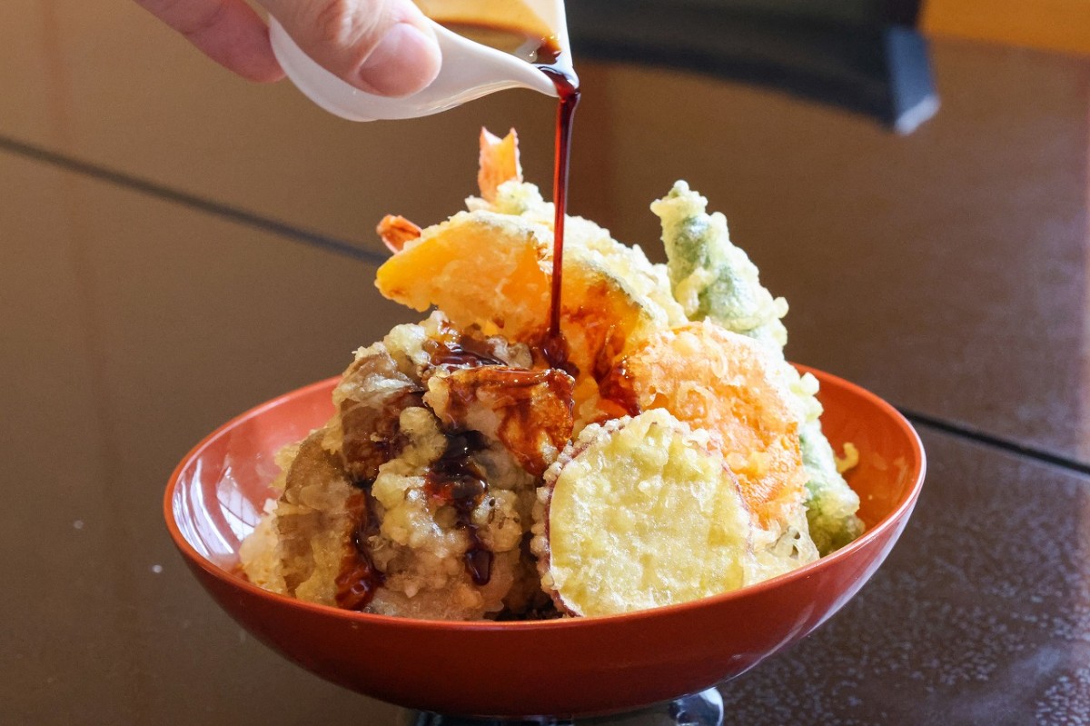 島根県出雲市斐川町にある日本料理店『ほう吉』の天丼