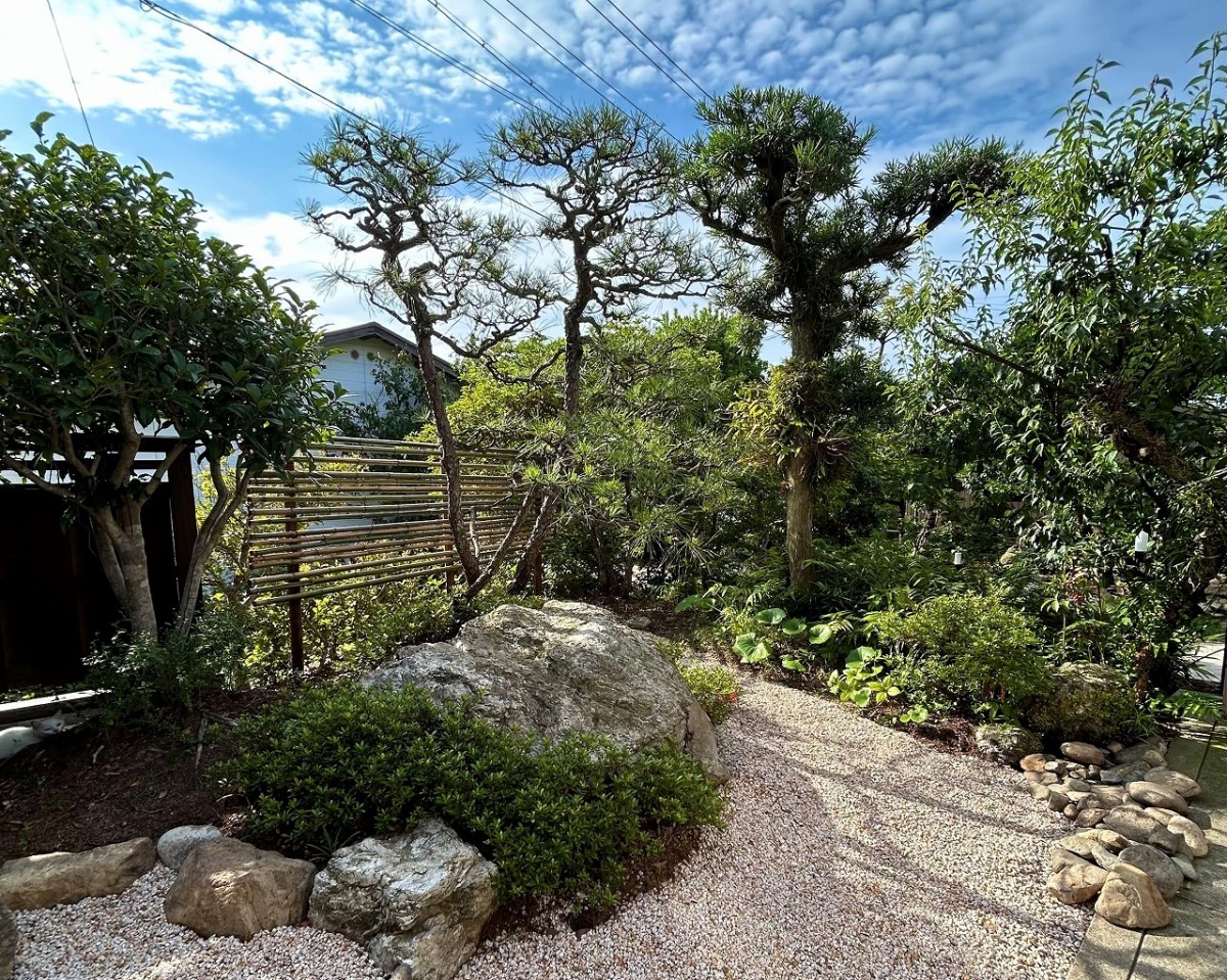 島根県出雲市の出雲大社近くにオープンしたそば屋『そば耕一』の庭園の様子