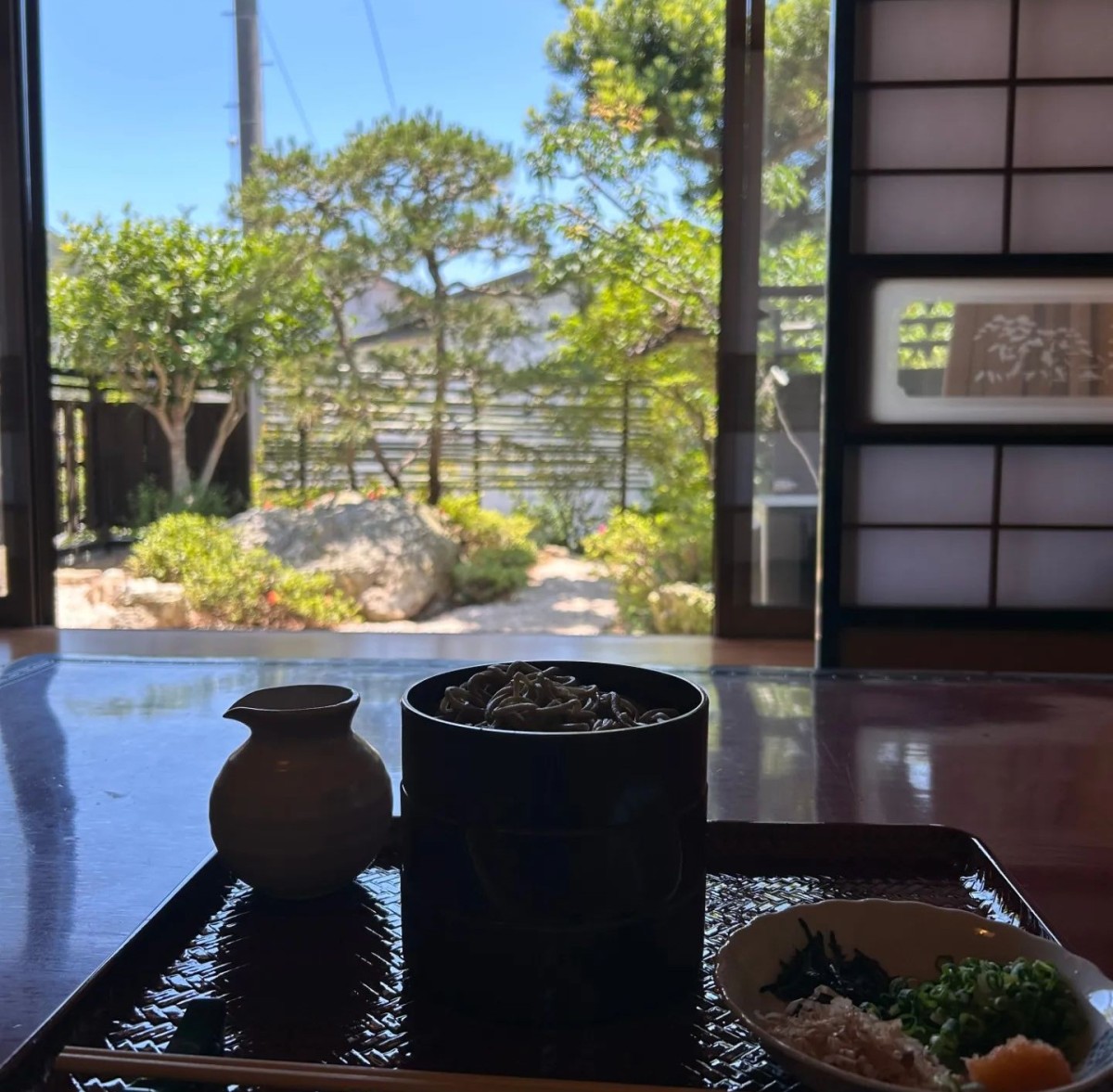 島根県出雲市の出雲大社近くにオープンしたそば屋『そば耕一』の店内の様子