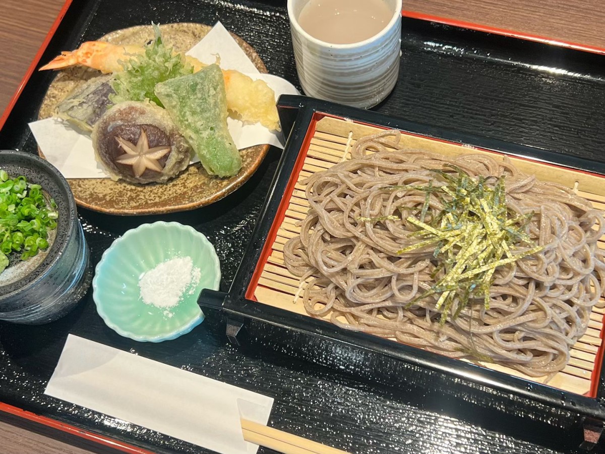 鳥取県米子市にオープンしたそば専門店『手打ちみかも』のメニュー