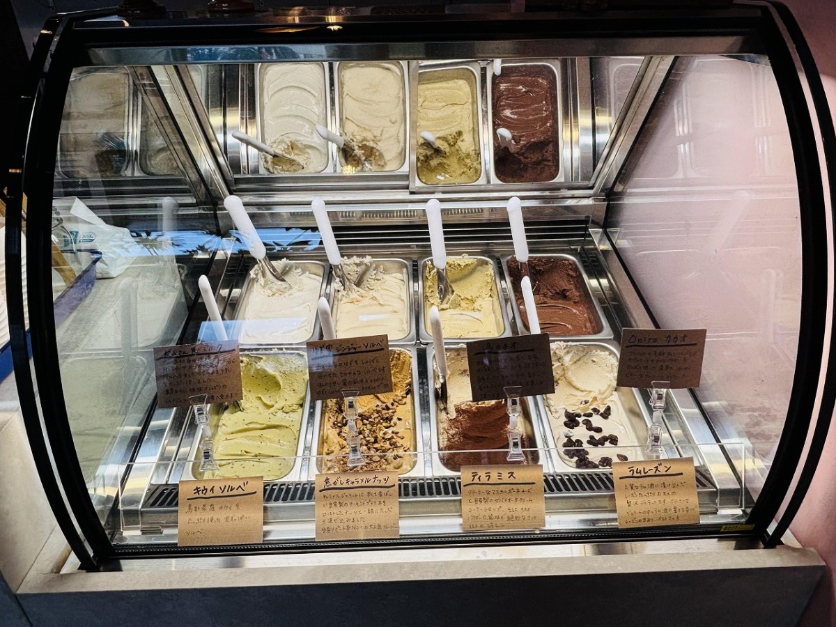 鳥取県米子市にオープンしたジェラートショップ『Oniro gelato』の店内の様子