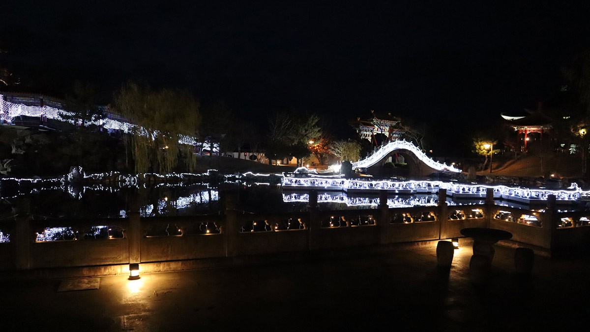 鳥取県湯梨浜町の『中国庭園 燕趙園』で開催される「上昇輝龍」の過去開催時の様子