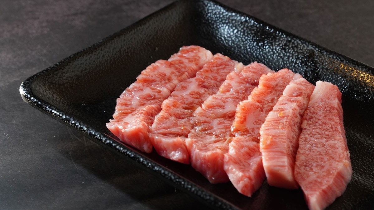松江市にオープンした『和牛焼肉 あおき屋』の「幻の尾崎牛カルビ」