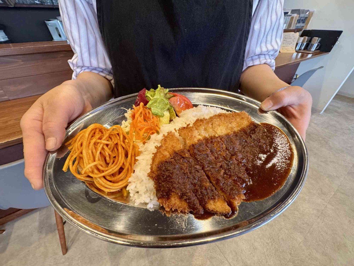 島根県松江市にある『カメノ食堂』の「カツライス」