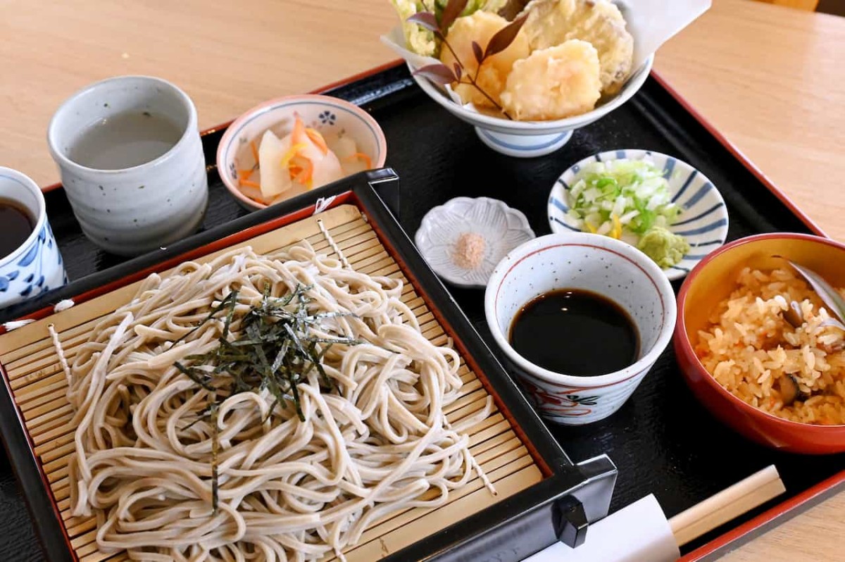 鳥取県米子市にオープンした『蕎麦処みんと』の「みんと御膳（冷）」