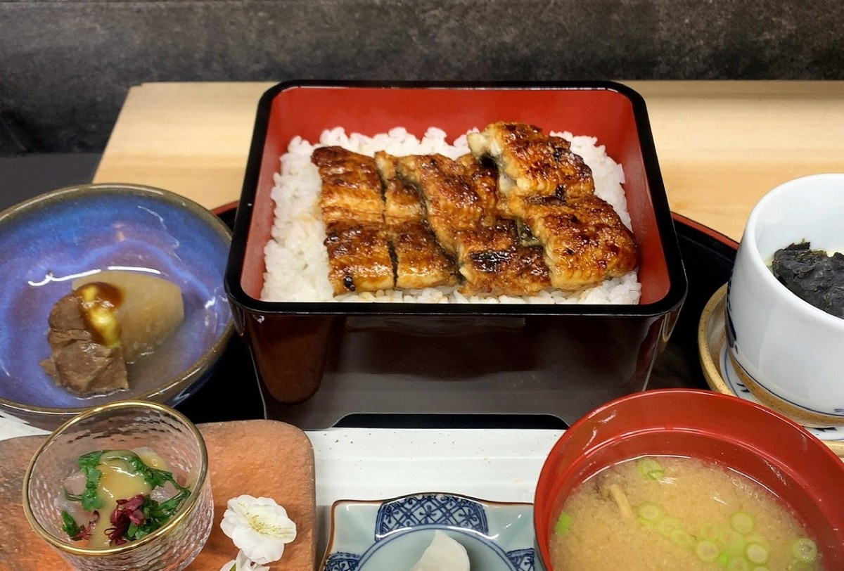 島根県松江市にオープンした『食楽酒亭AKIZU』のうな重御膳