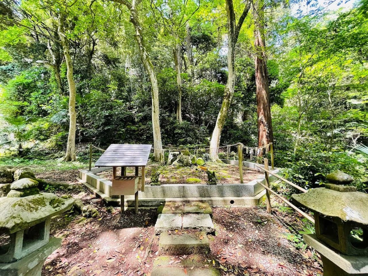 島根県松江市鹿島町にある佐太神社の母儀人基社
