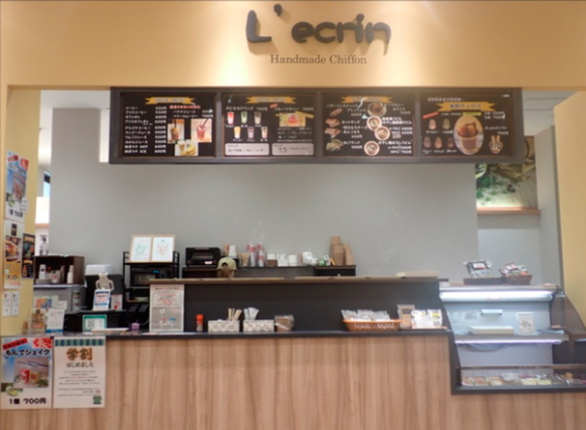 鳥取県米子市のカフェ『レクラン』の店内