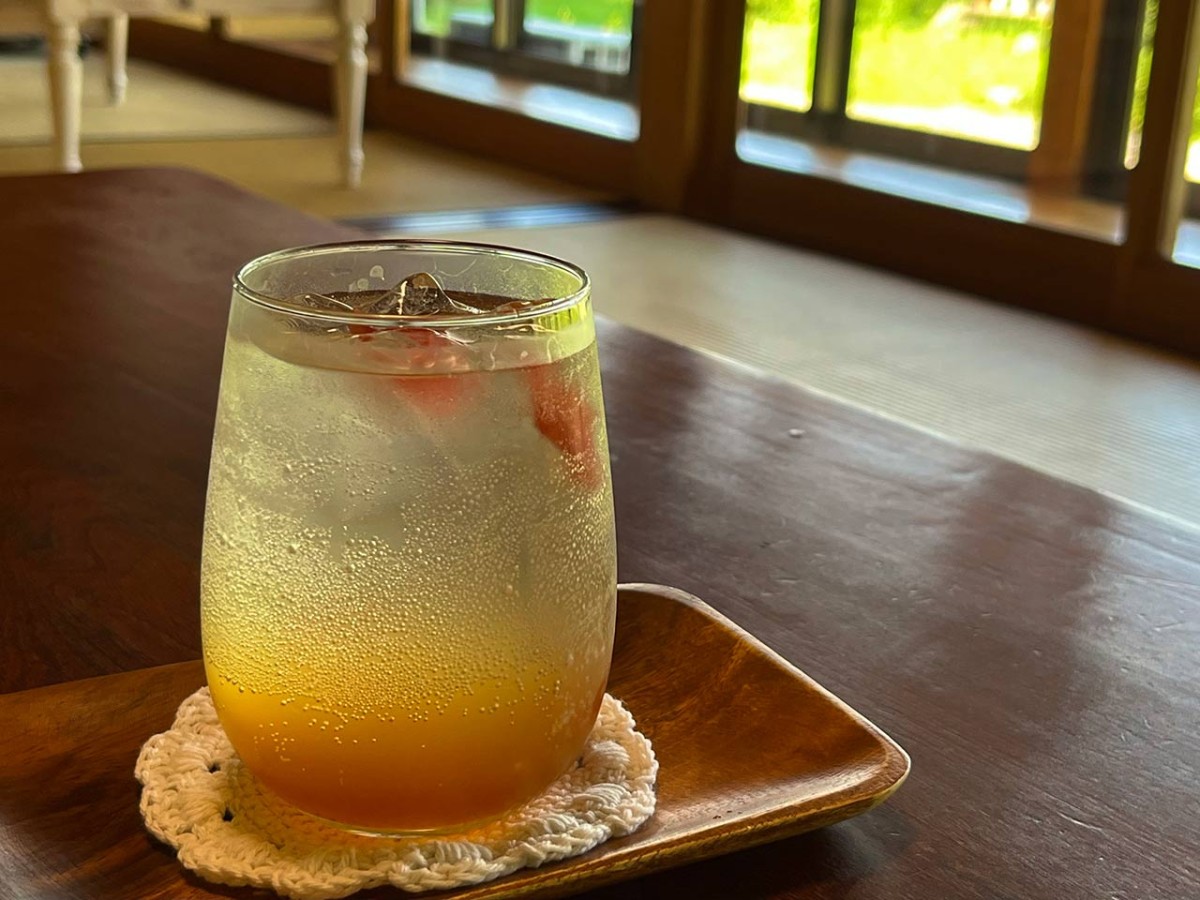 島根県出雲市にオープンしたカフェ『和herb cafe&amp;lab 8mon』のドリンク
